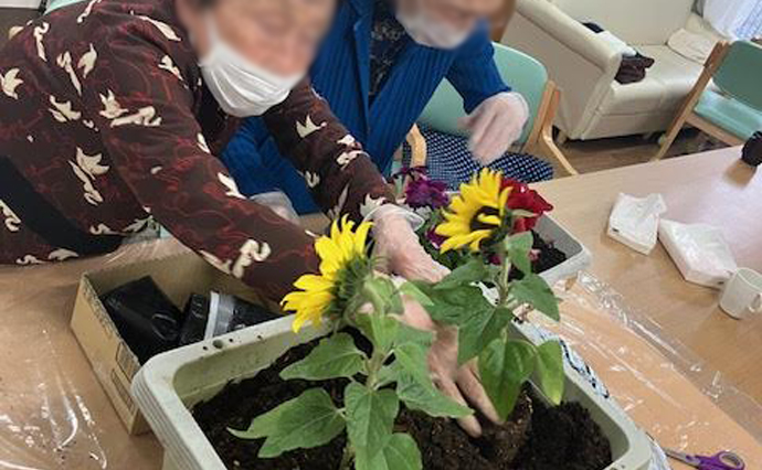 260430HLC_Ozenji_Gardening2.jpg
