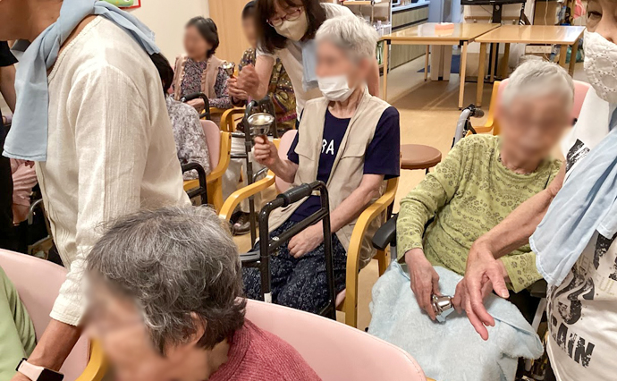 260527HLC_ichikawaMama_HandBell_5412.jpg