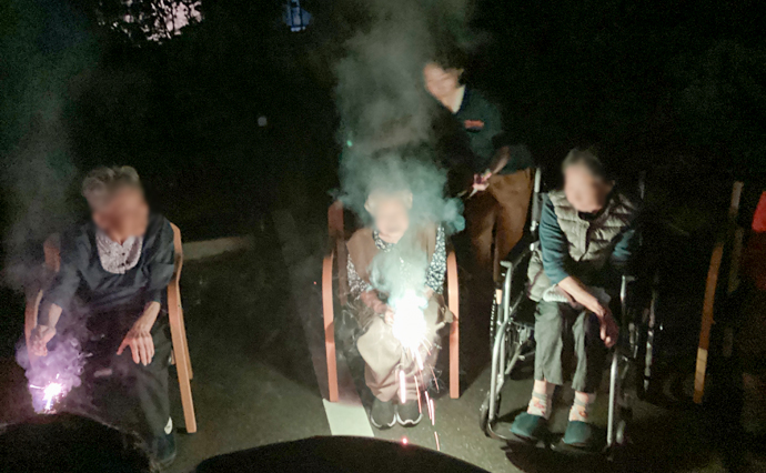 261009HLC_Iwakura_sparklers_2133.jpg