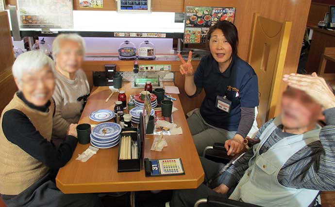 今月もくら寿司行きました 名古屋市守山区のデイサービス ヒューマンライフケアもりやまの湯 日帰り通所介護