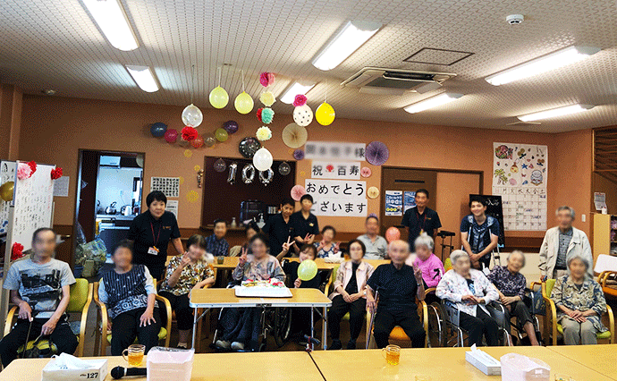 ヒューマンライフケア泉大津の湯デイサービスで100歳を迎えられたご利用者様をお祝い♪