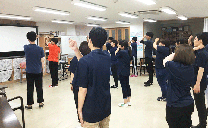 認知症予防プログラムで行っているヒューマン体操のスタッフ向け研修を行いました